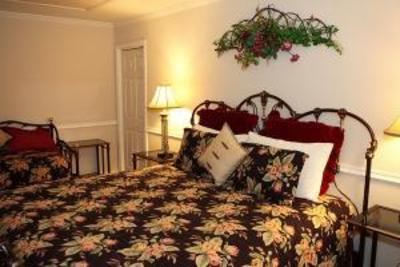 фото отеля Coachman's Inn Carmel By the Sea