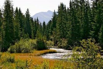 фото отеля Rundle Cliffs Lodge Canmore