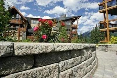 фото отеля Rundle Cliffs Lodge Canmore