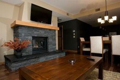 фото отеля Rundle Cliffs Lodge Canmore