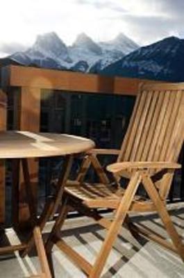 фото отеля Rundle Cliffs Lodge Canmore