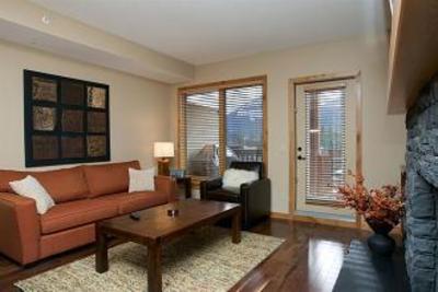 фото отеля Rundle Cliffs Lodge Canmore