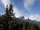 фото отеля Rundle Cliffs Lodge Canmore