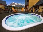 фото отеля Rundle Cliffs Lodge Canmore