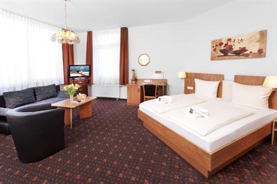 фото отеля Hotel Maximilian Weil am Rhein