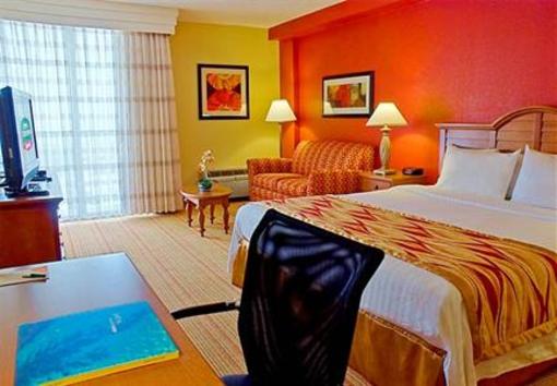 фото отеля Courtyard by Marriott Miami Downtown