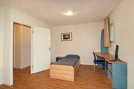 фото отеля Sejours & Affaires Clairmarais - Reims
