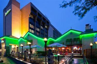 фото отеля Radisson Hotel Milwaukee West