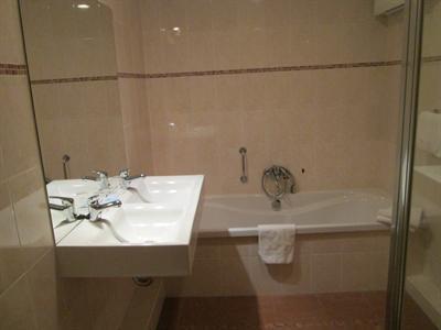 фото отеля Emjee Hotel