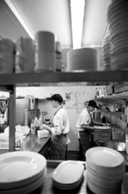 фото отеля QC's Seafood Restaurant Bar and Townhouse