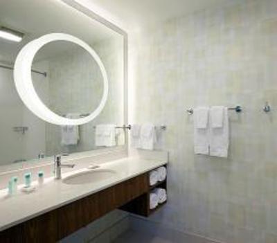 фото отеля SpringHill Suites Chicago Waukegan/Gurnee