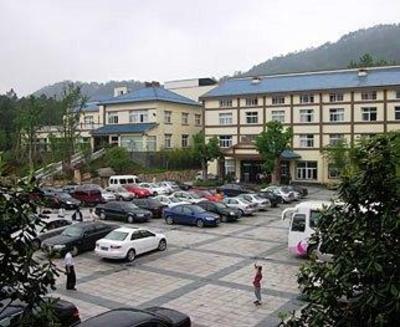 фото отеля Baicaoyuan Holiday Hotel Huzhou