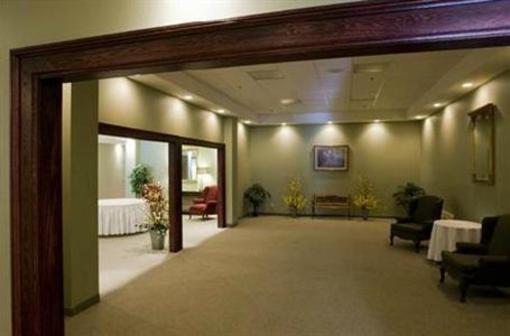 фото отеля St. Thomas University Summer Hotel