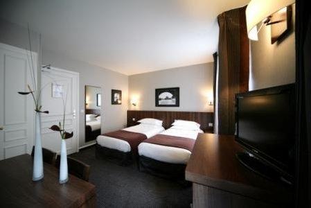 фото отеля Les Trois Poussins Hotel