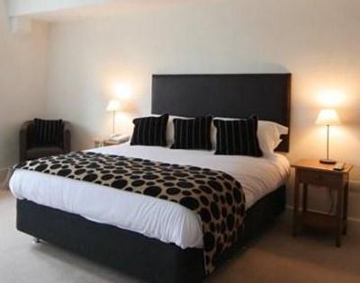 фото отеля The Dashwood Hotel Kirtlington