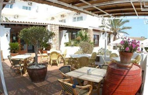 фото отеля Hostal Illes Pitiuses Formentera