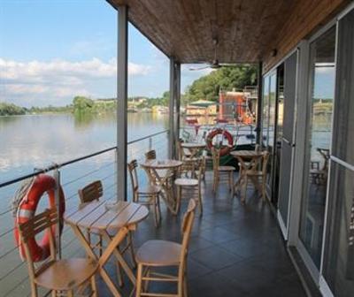 фото отеля ArkaBarka Floating Hostel