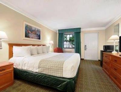 фото отеля Baymont Inn & Suites Longview