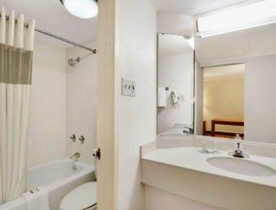 фото отеля Baymont Inn & Suites Longview