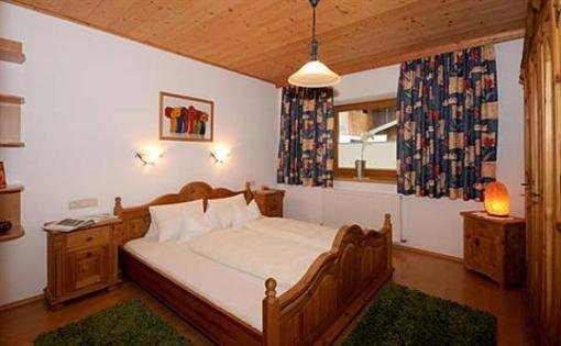 фото отеля Lebensquelle Krapfenhof Apartment Finkenberg
