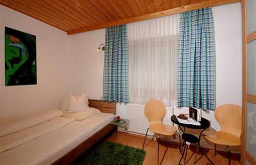 фото отеля Lebensquelle Krapfenhof Apartment Finkenberg