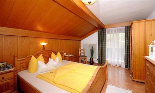 фото отеля Lebensquelle Krapfenhof Apartment Finkenberg