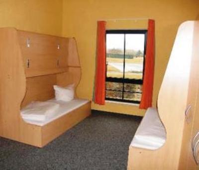 фото отеля Euroville Jugend Und Sporthotel Naumburg
