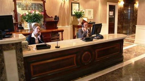 фото отеля Lawlors Hotel