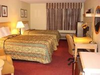 Clackamas Inn & Suites