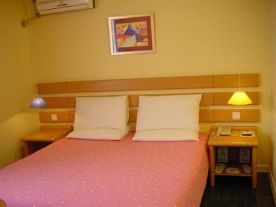 фото отеля Home Inn (Nanchang Bayi Square)