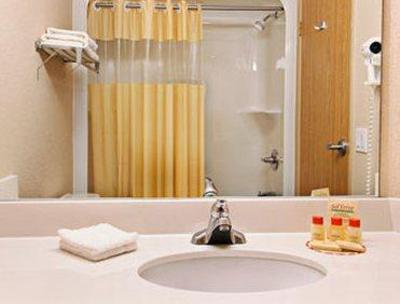 фото отеля Days Inn & Suites Winkler
