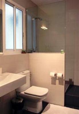 фото отеля Hostal Poblenou