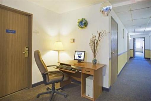 фото отеля Americas Best Value Inn Lake Mills