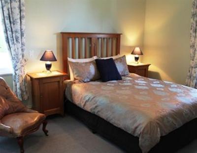 фото отеля Murrell's Grand View House Bed & Breakfast Manapouri