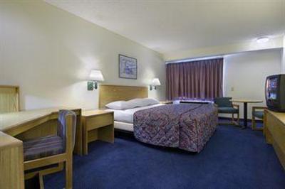 фото отеля Plano Inn & Suites