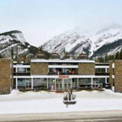 фото отеля Banff Voyager Inn