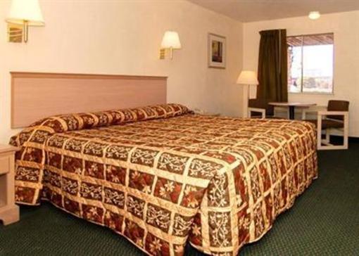 фото отеля Red Roof Inn - Midtown