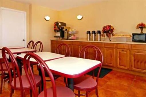 фото отеля Red Roof Inn - Midtown