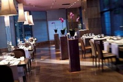 фото отеля Mirasierra Suites Hotel