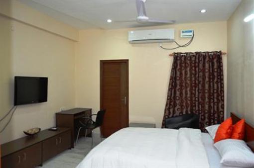 фото отеля Falcons Nest-Gachibowli Apartment