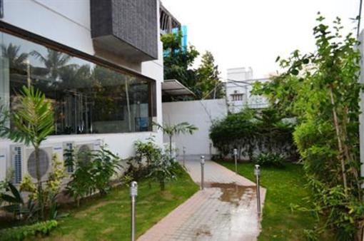 фото отеля Falcons Nest-Gachibowli Apartment