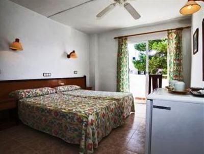 фото отеля Hostal De La Caravela Santanyi