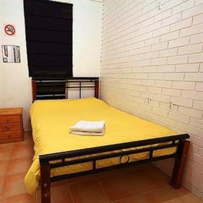 фото отеля Maroochydore YHA Backpackers Hostel