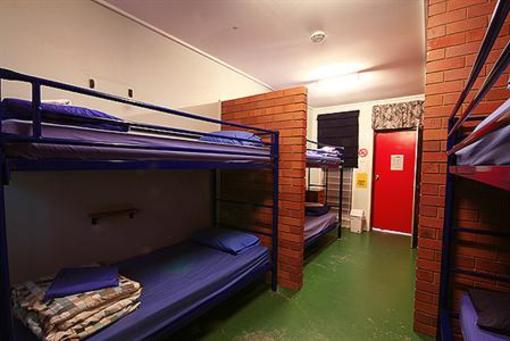 фото отеля Maroochydore YHA Backpackers Hostel