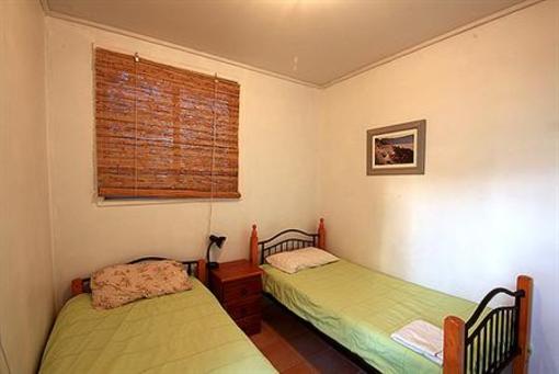 фото отеля Maroochydore YHA Backpackers Hostel