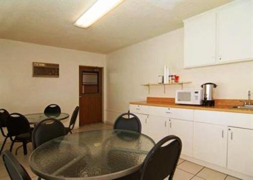фото отеля Rodeway Inn Regalodge