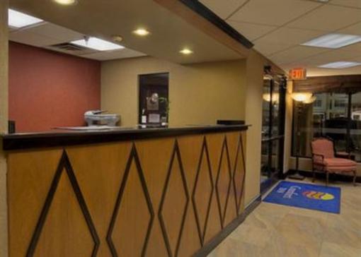 фото отеля Rodeway Inn & Suites Clarksville