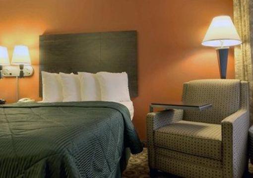 фото отеля Rodeway Inn & Suites Clarksville