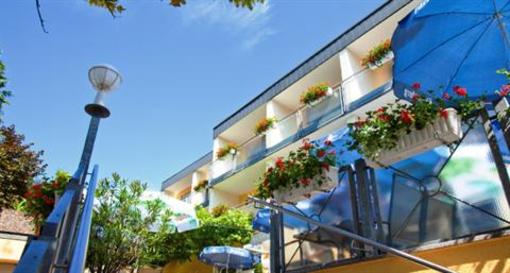 фото отеля Hotel Goldene Uhr