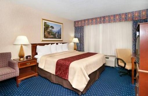 фото отеля Red Roof Inn Knoxville Central